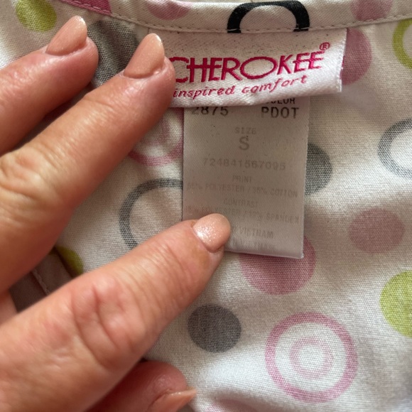 Scrub tops - Picture 2 of 3